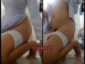 nữ sinh cấp 3 nứng lồn trong nhà tắm