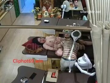 phang em gái xinh ở tiệm spa